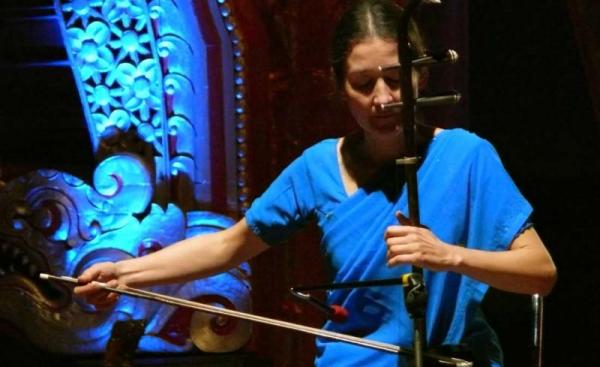 mountain-silence-erhu-player.jpg