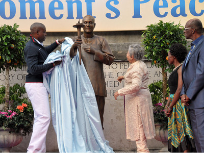 sri_chinmoy-_a_moment_of_peace_-london_2012-10.jpg